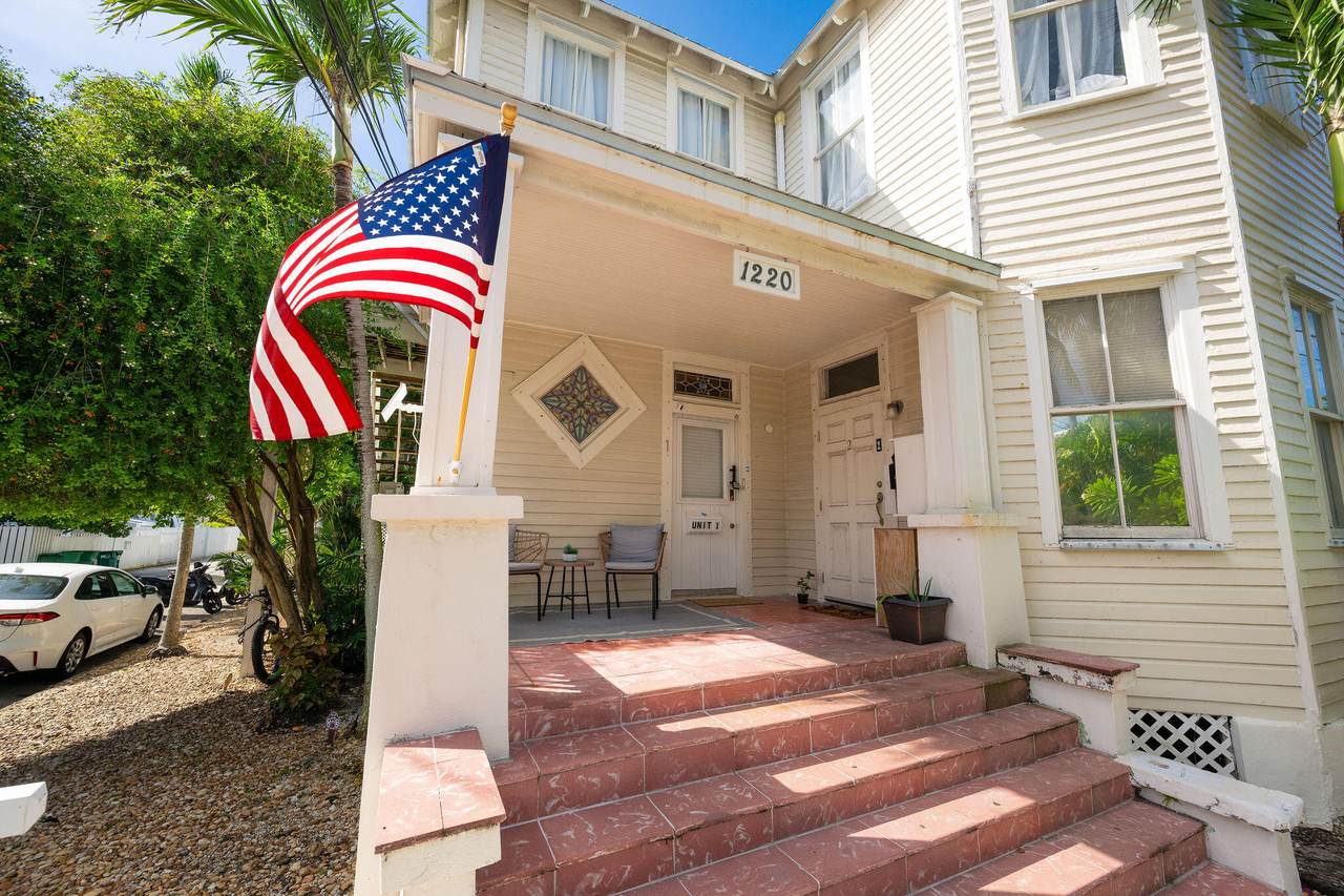 1220 Newton Street - Photo 1