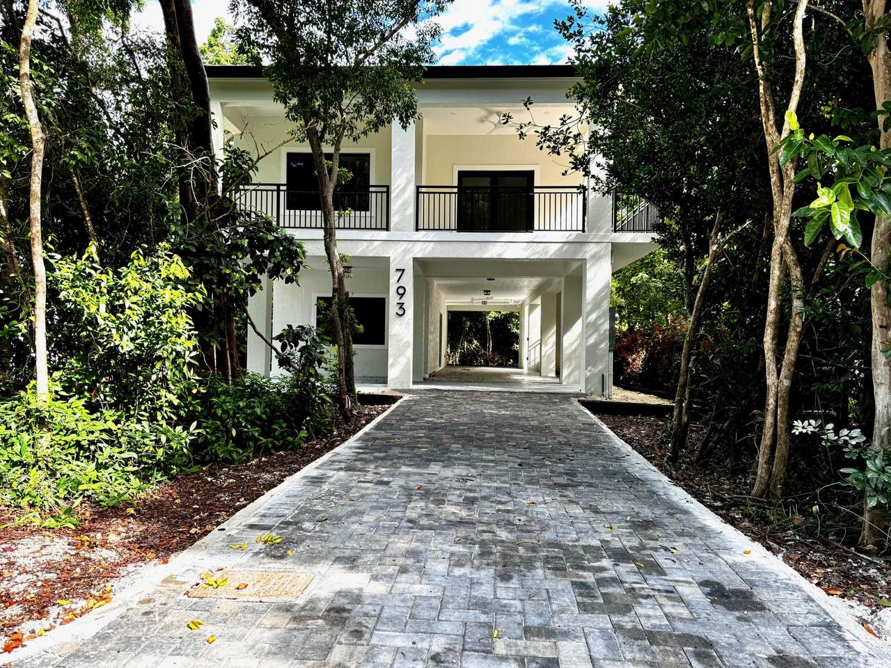 793 Oceana Avenue - Photo 1