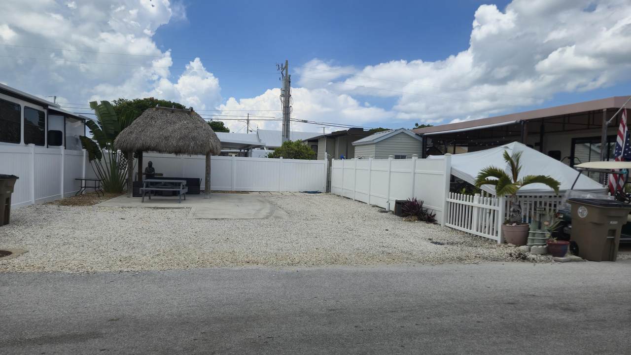 325 Calusa Street - Photo 1