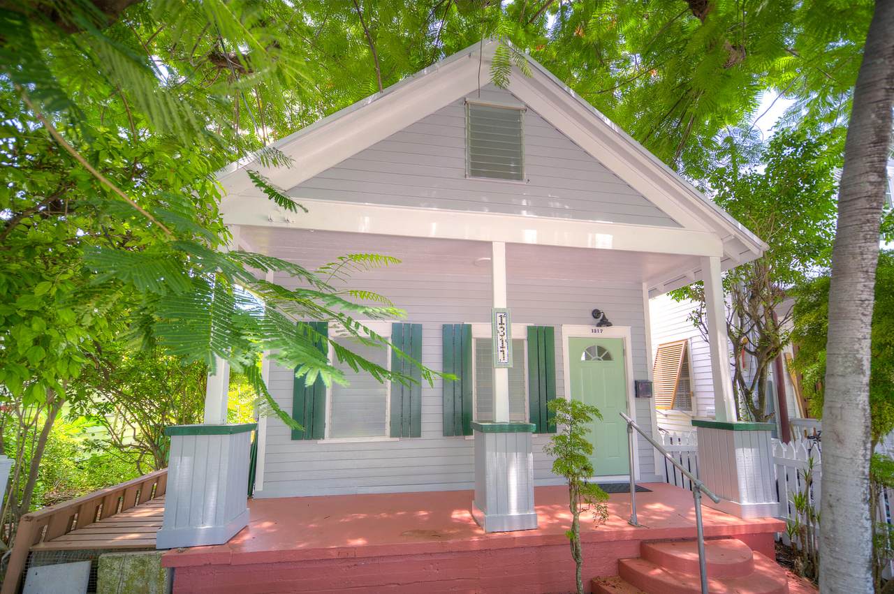 1317 Newton Street - Photo 1