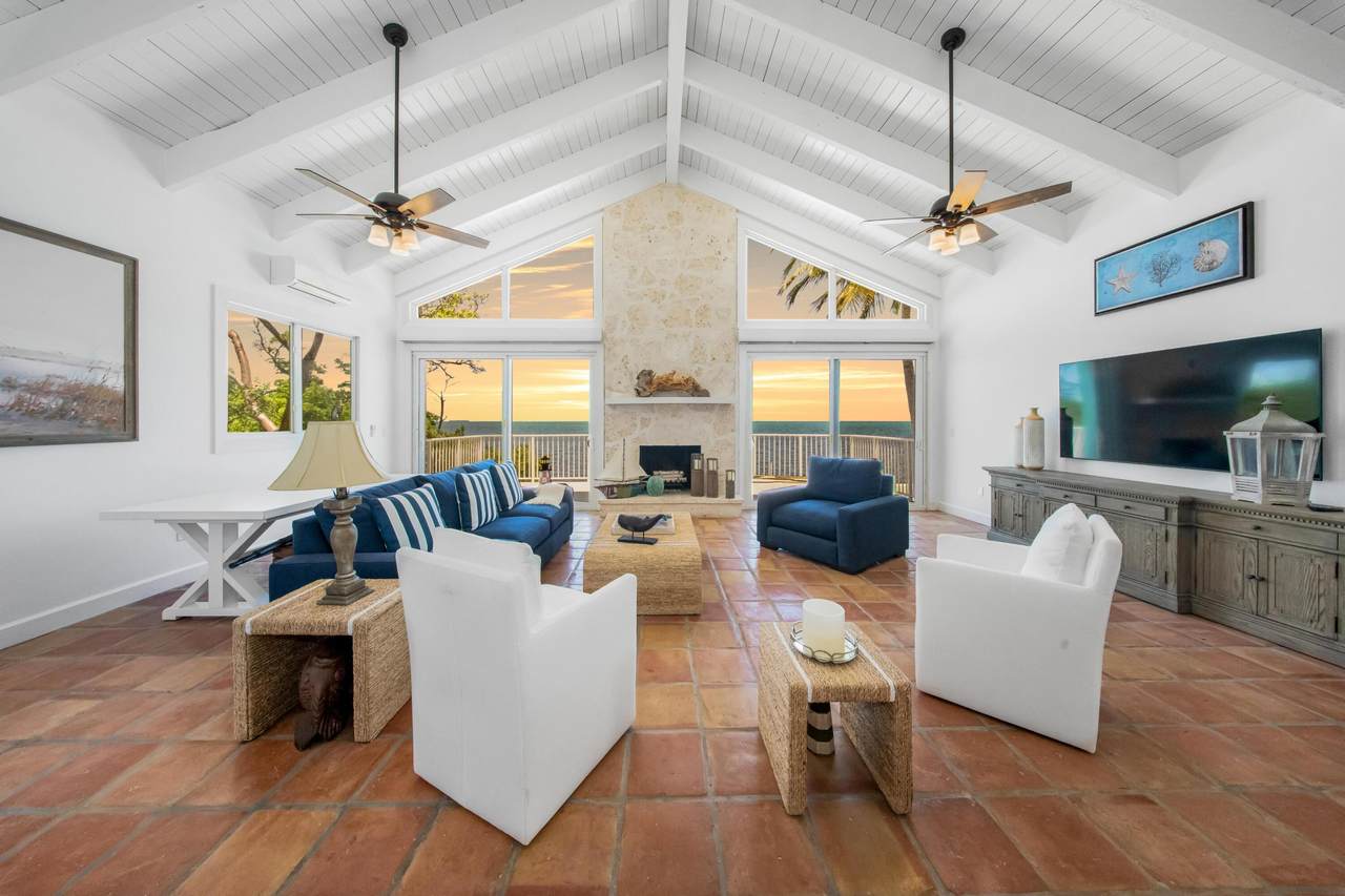 316 North Drive - Photo 1