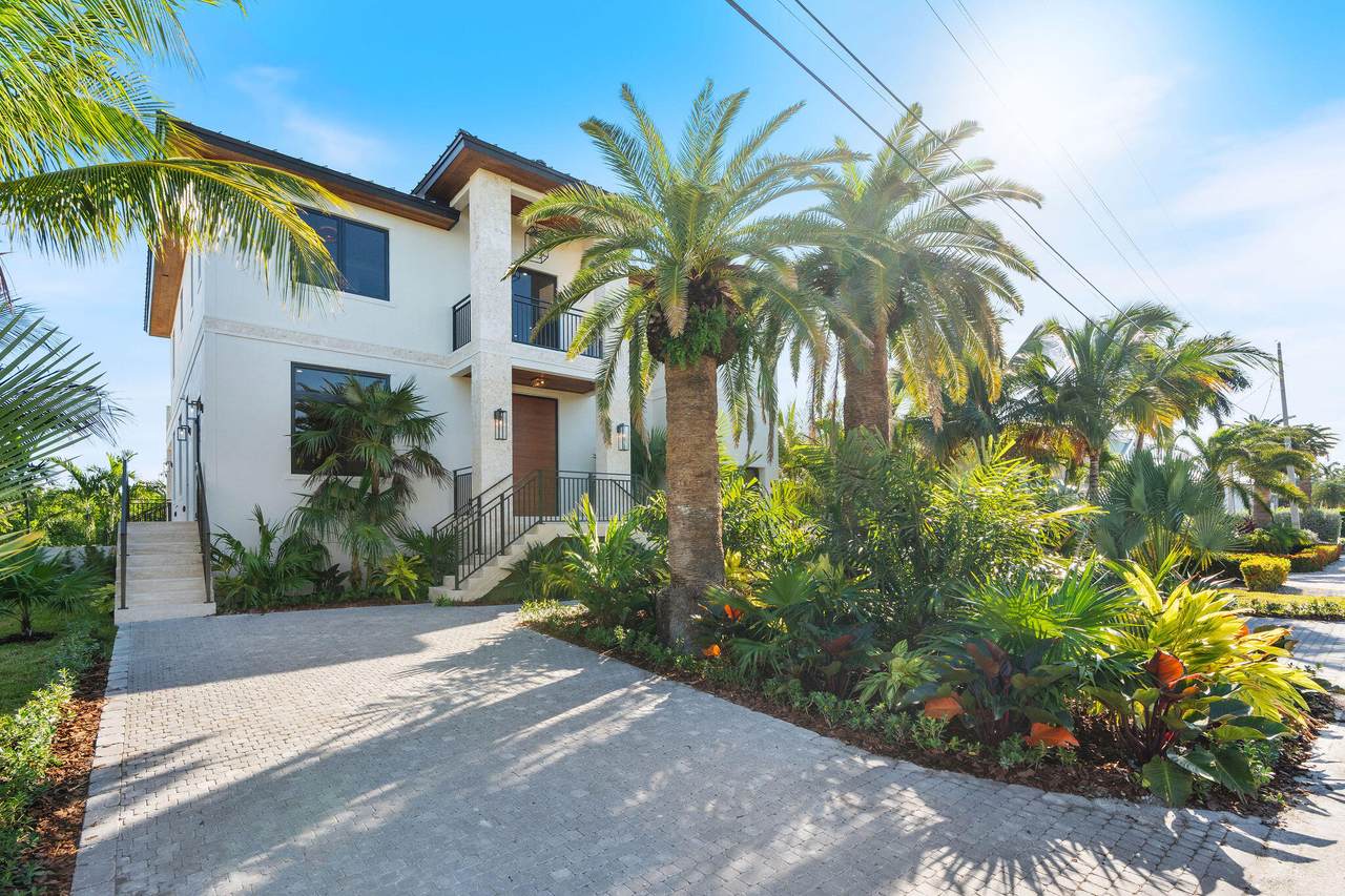 230 15Th Circle - Photo 1