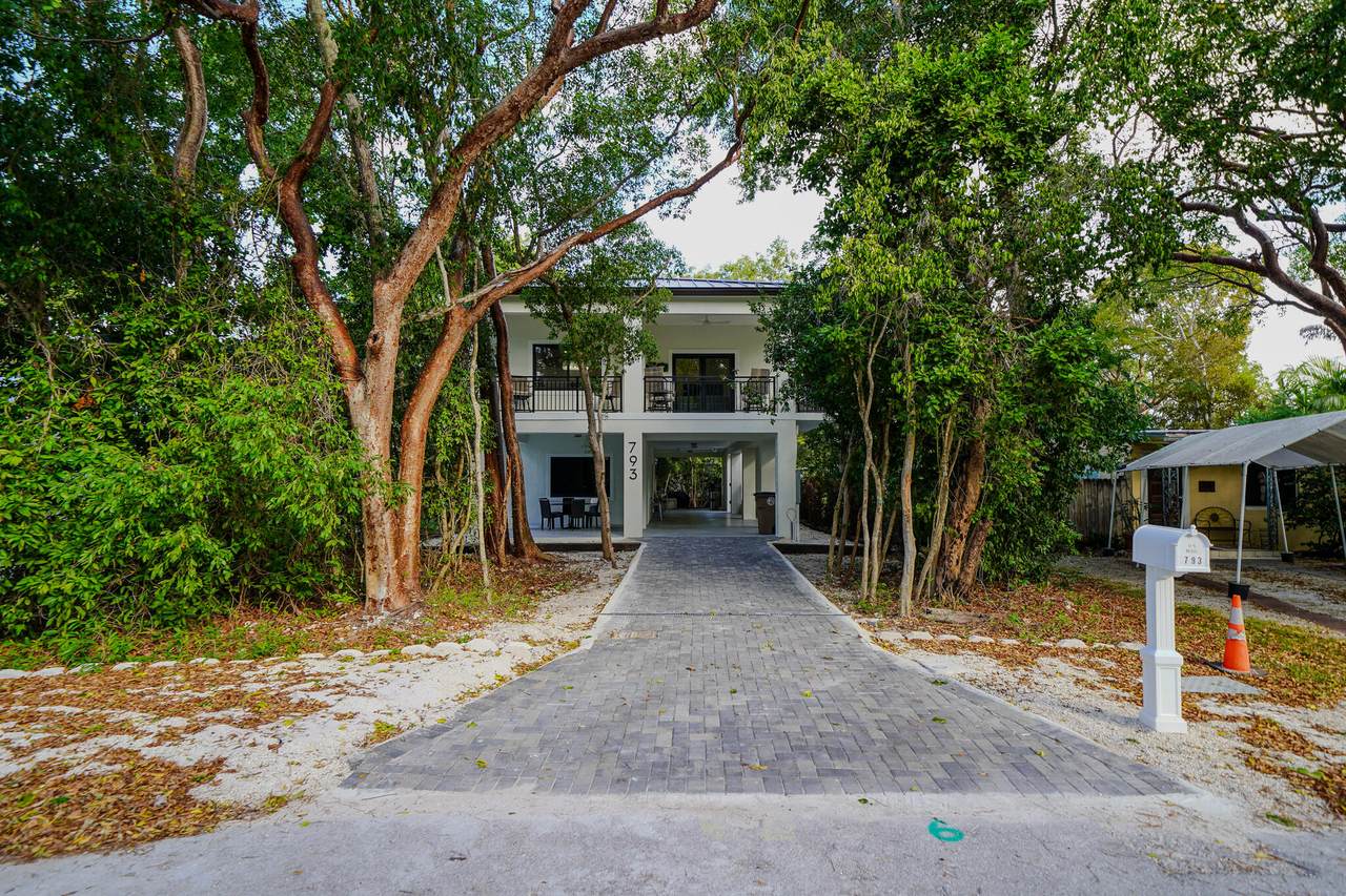 793 Oceana Avenue - Photo 1