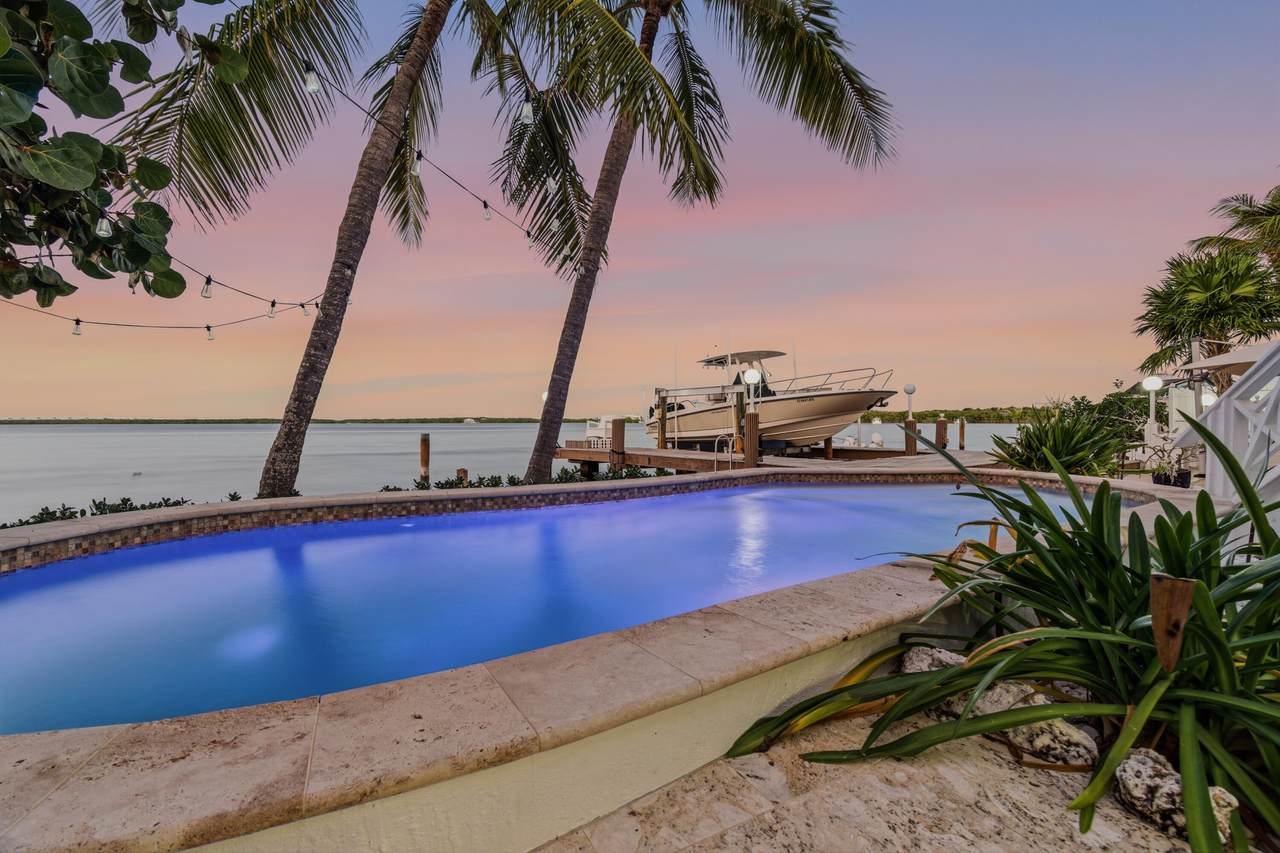 16 North Drive - Photo 1