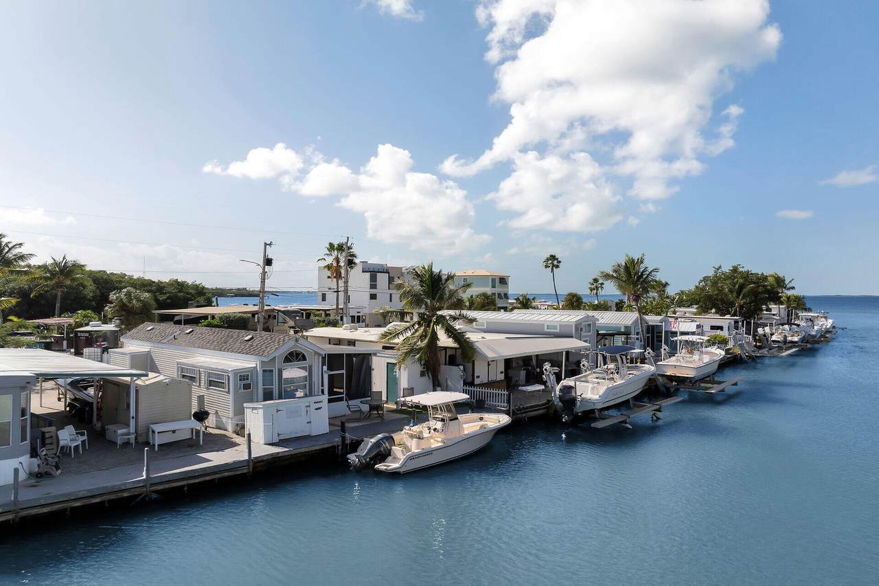 325 Calusa Street - Photo 1