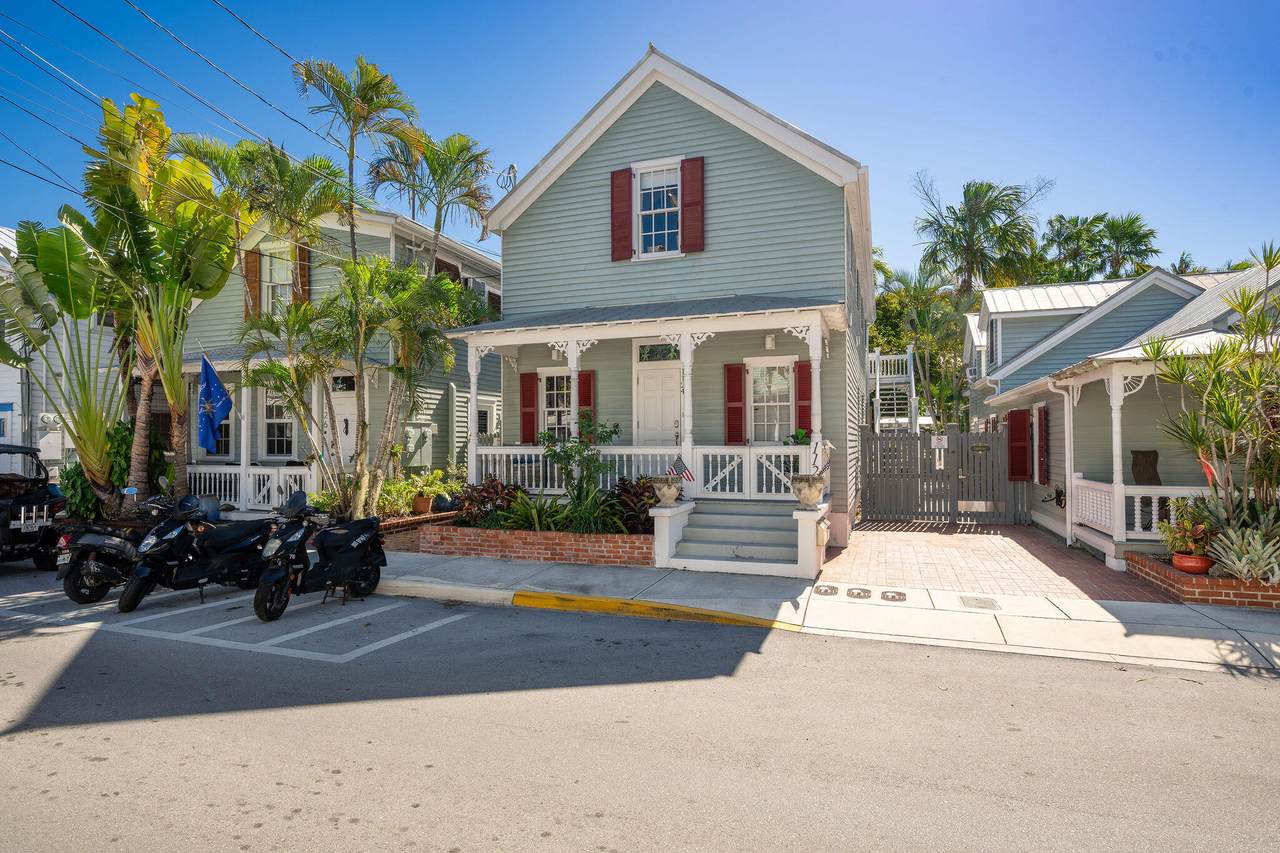 1124 Olivia Street - Photo 1