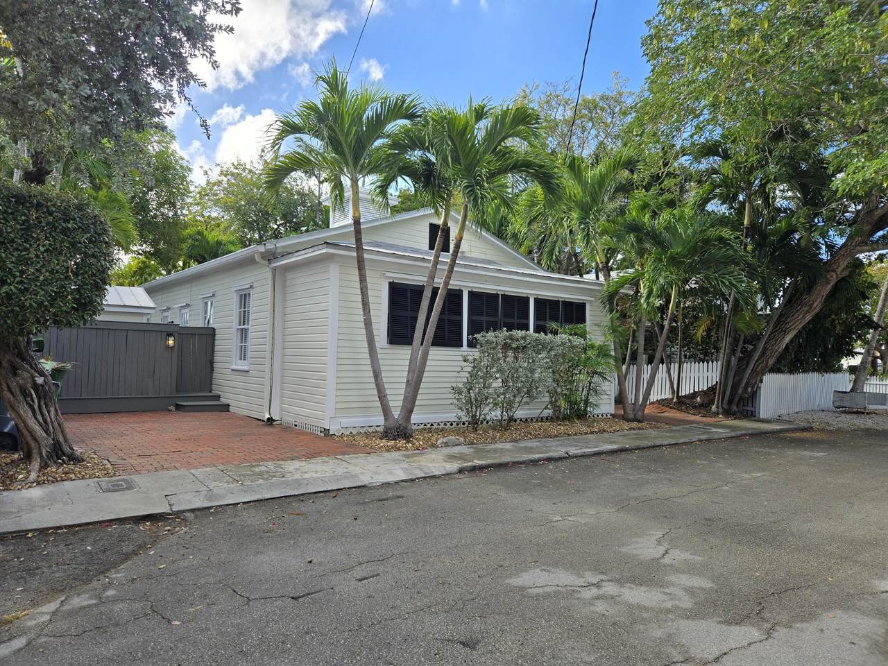 622 Louisa Street - Photo 1