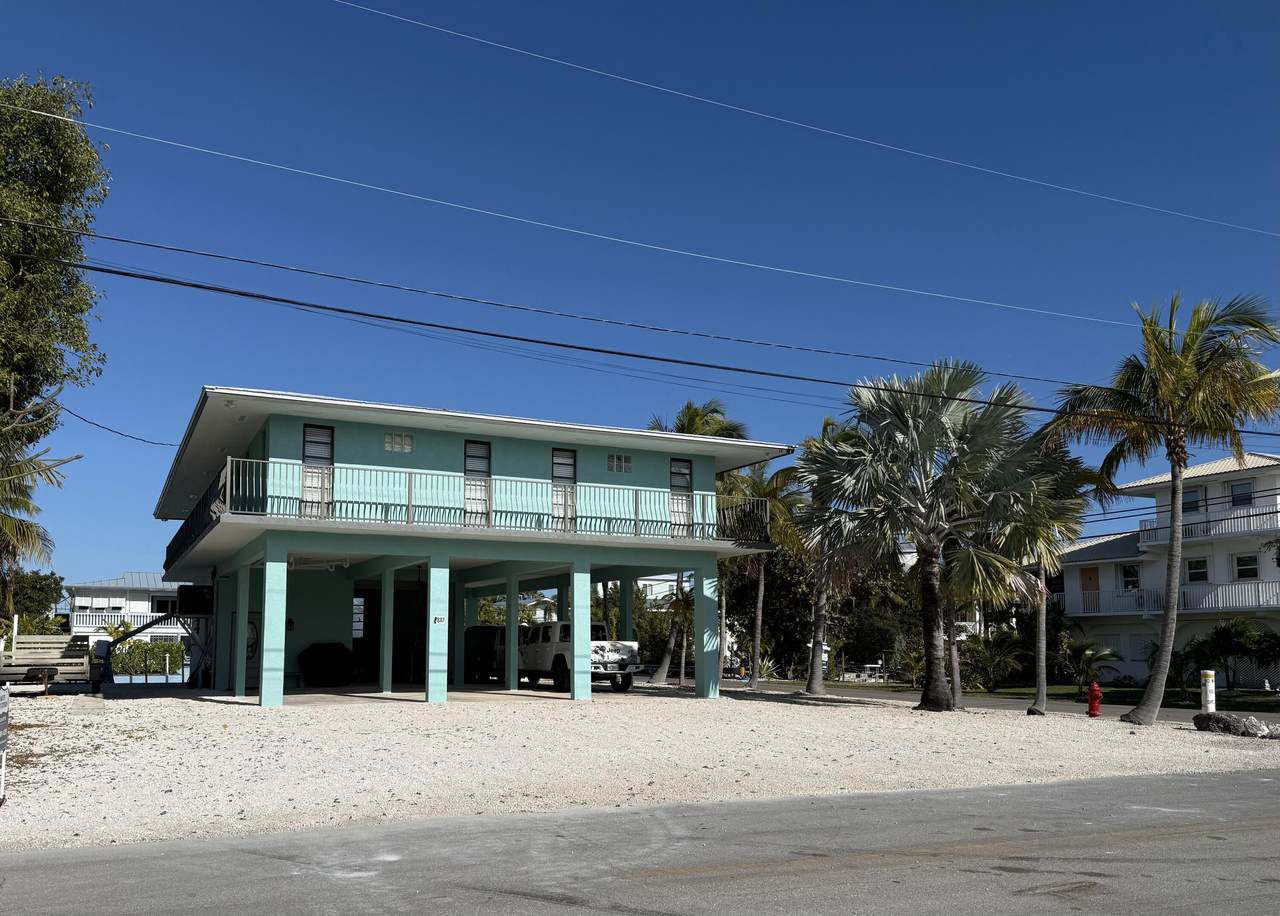 887 Bay Drive - Photo 1