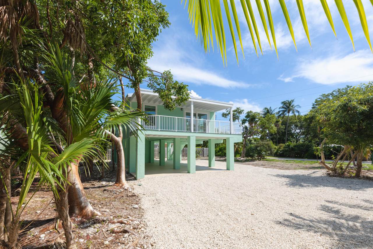 224 Seaview Drive - Photo 1
