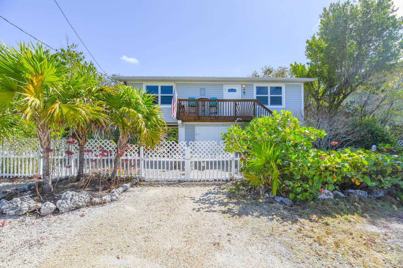 1719 Narcissus Avenue - Photo 1