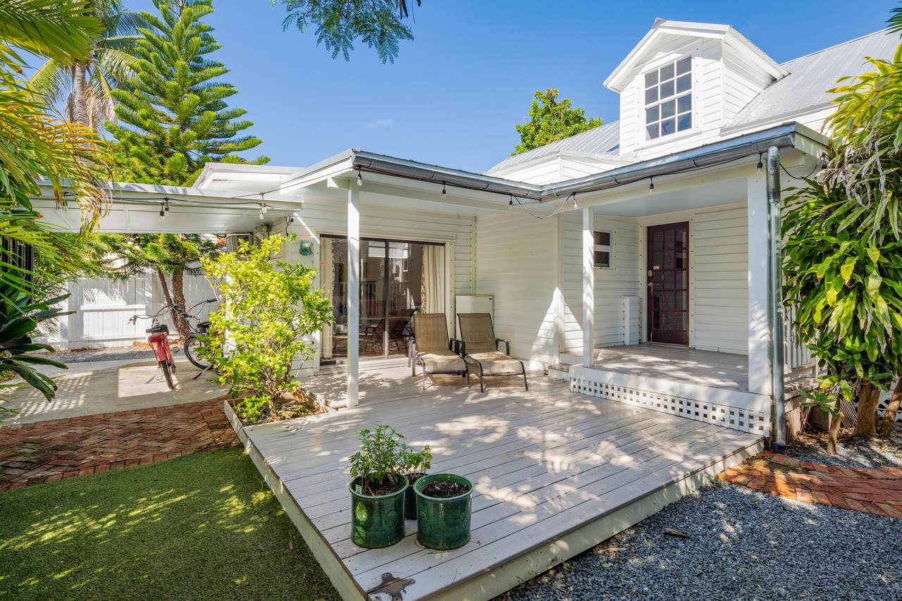1124 Watson Street - Photo 1