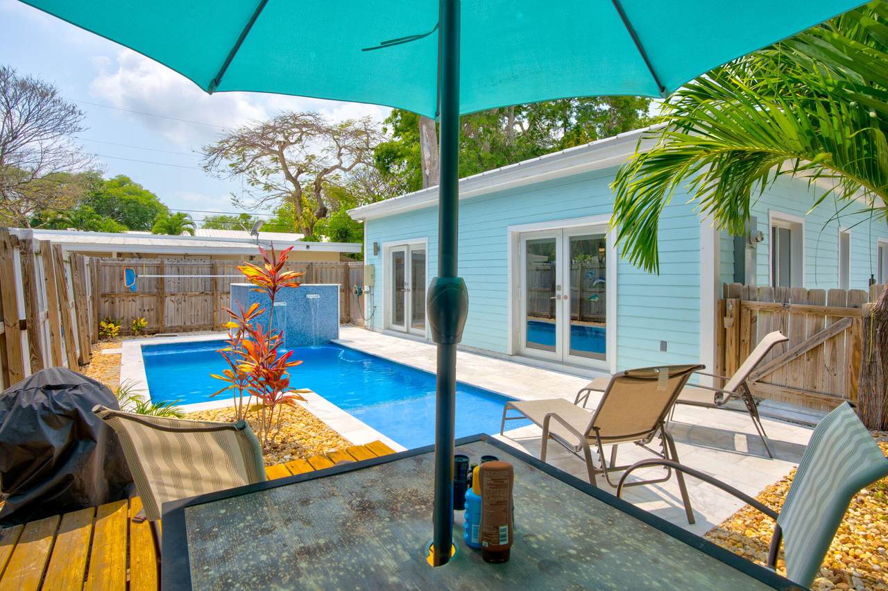 101 Poinsetta Drive - Photo 1