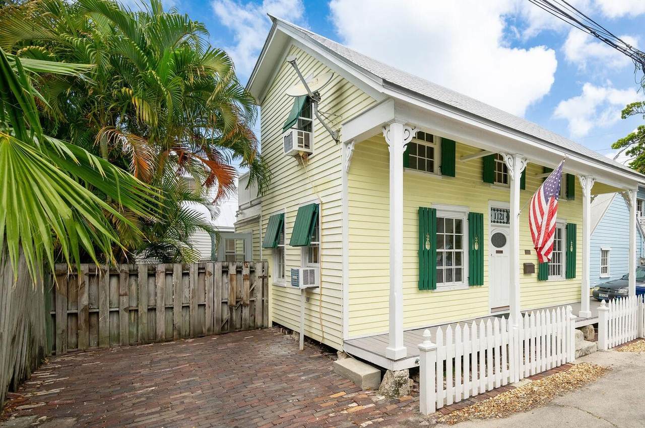 1121 Elgin Lane - Photo 1