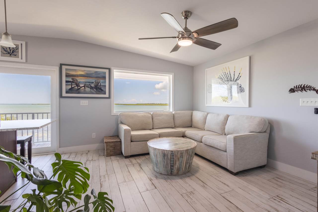 23 Del Mar Boulevard - Photo 1