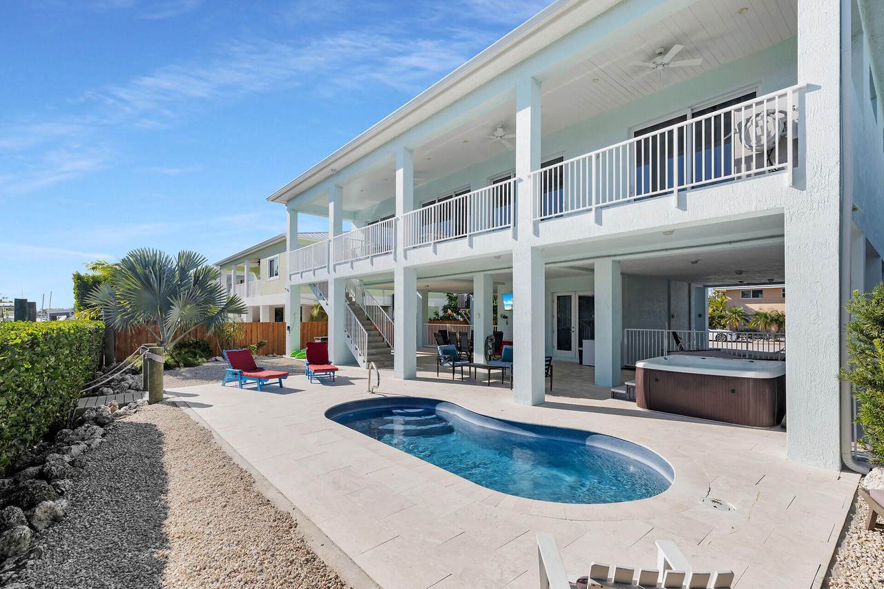 207 Bruce Court - Photo 1