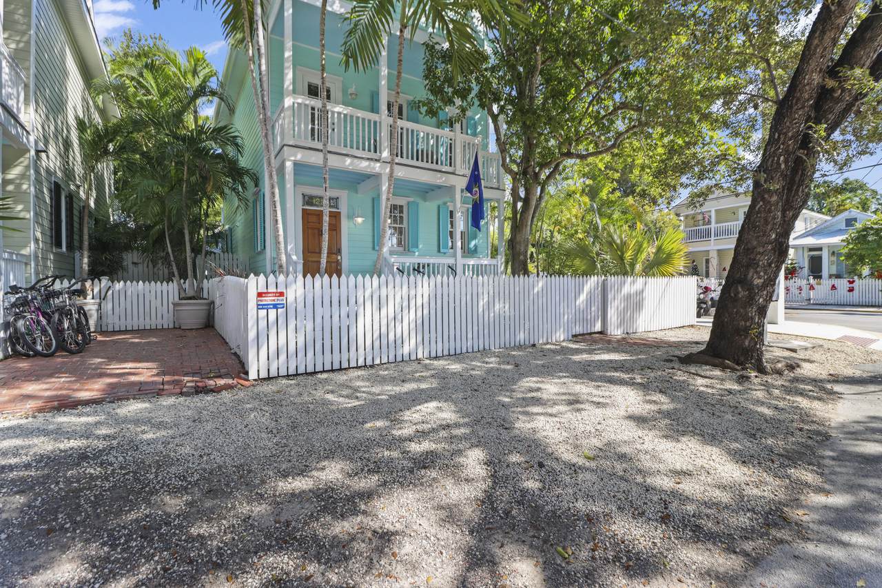 1223 Margaret Street - Photo 1