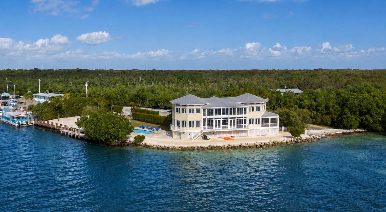 https://bt-photos.global.ssl.fastly.net/flkeys/1280_boomver_3_617713-2.jpg