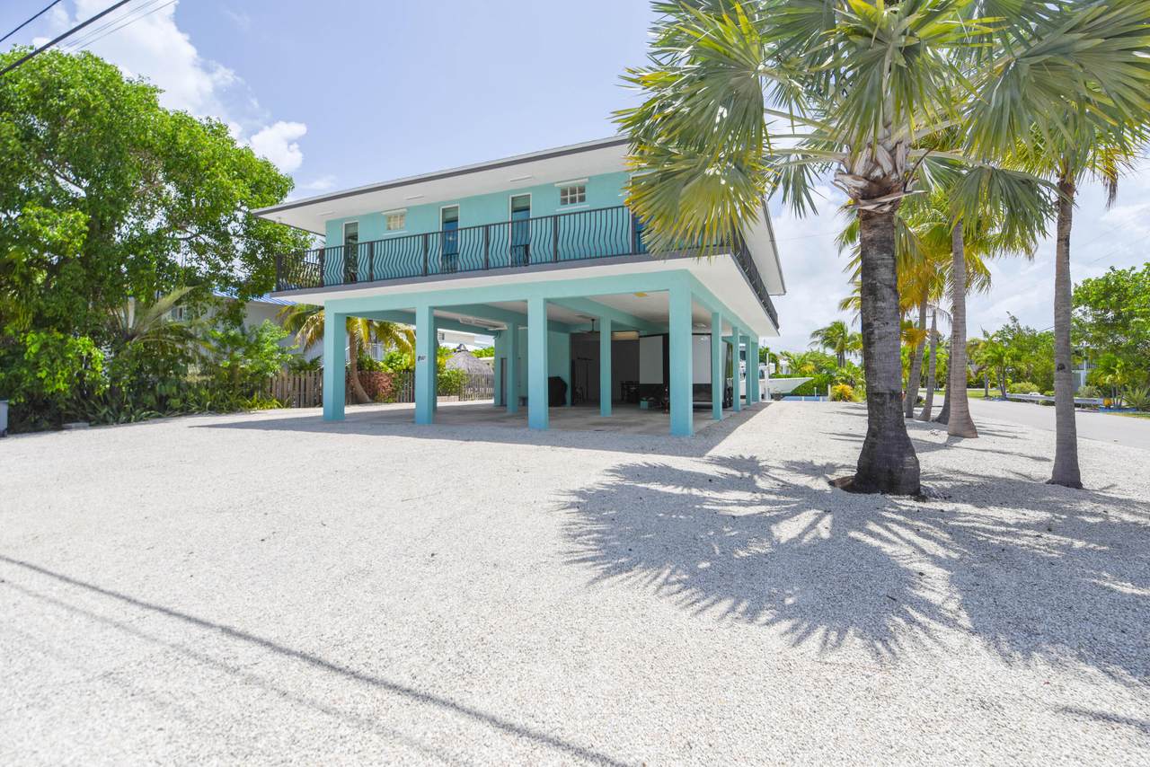 887 Bay Drive - Photo 1