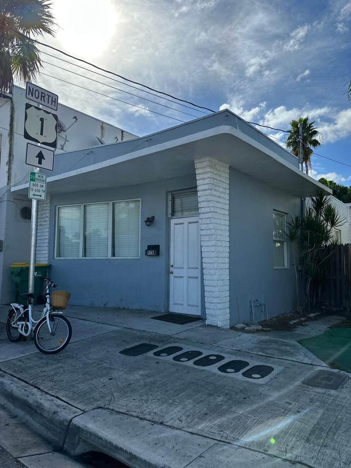 928 Truman Avenue - Photo 1