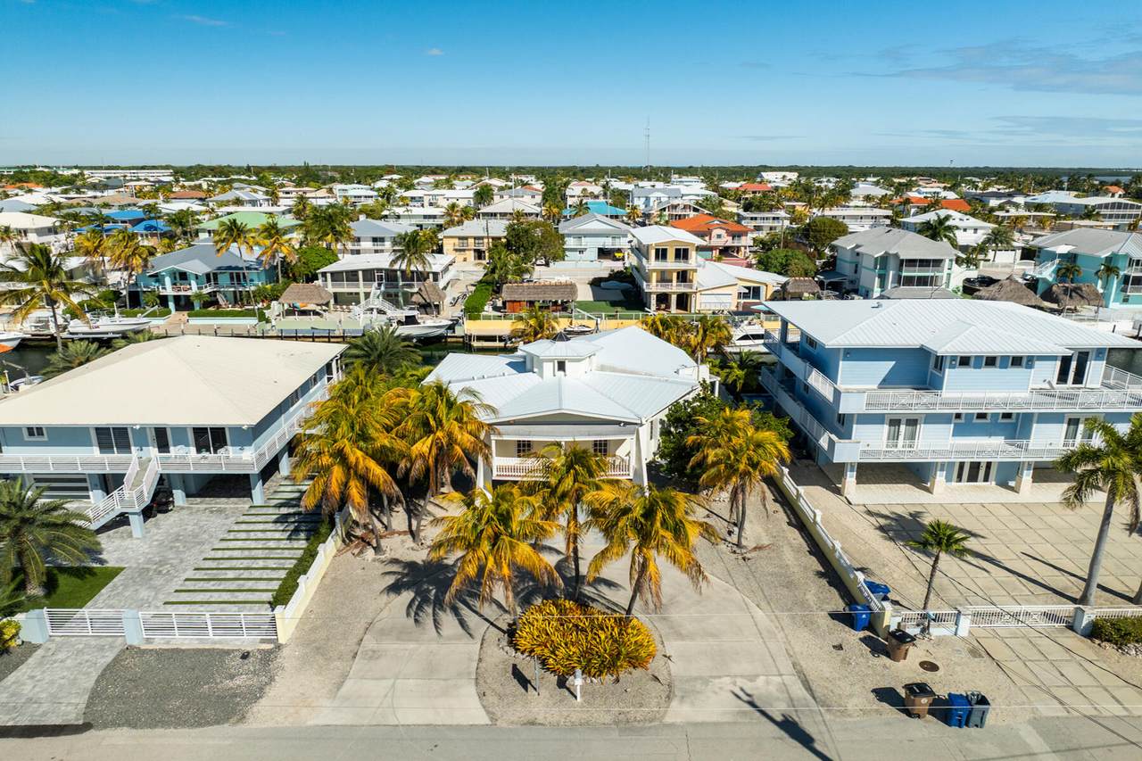 184 Bahama Avenue - Photo 1