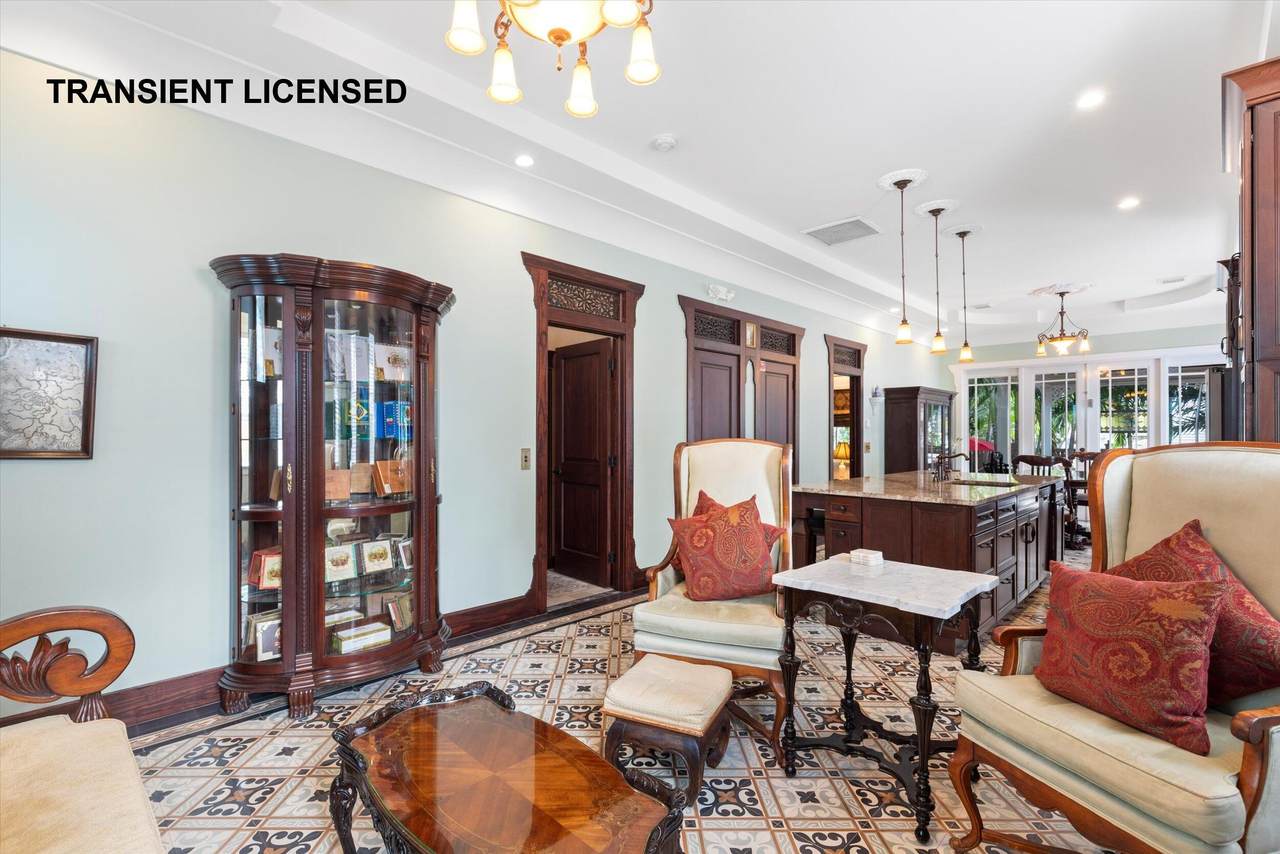 512 Amelia Street - Photo 1