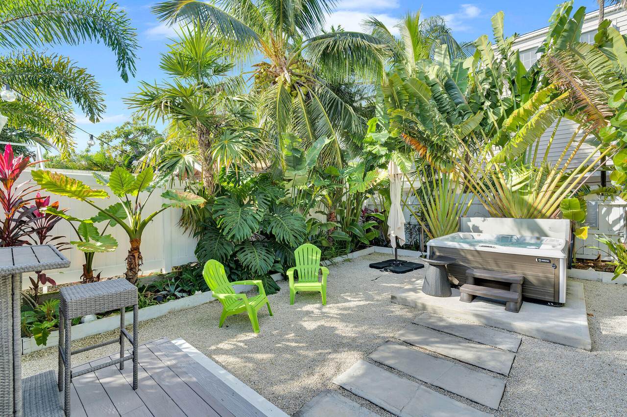 543 74Th Street - Photo 1