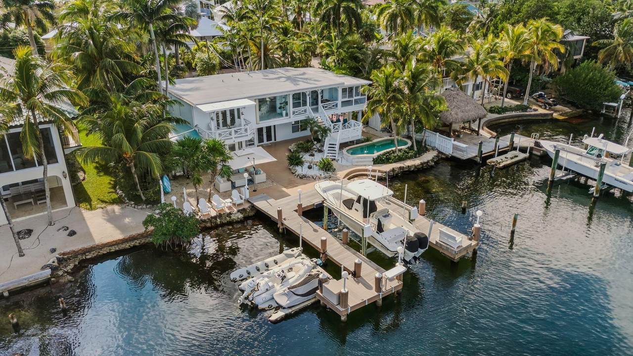 16 North Drive - Photo 1