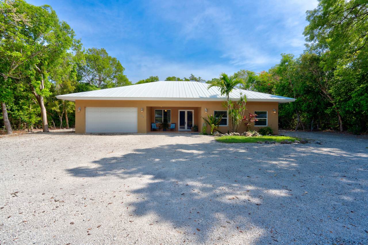 786 Dolphin Avenue - Photo 1