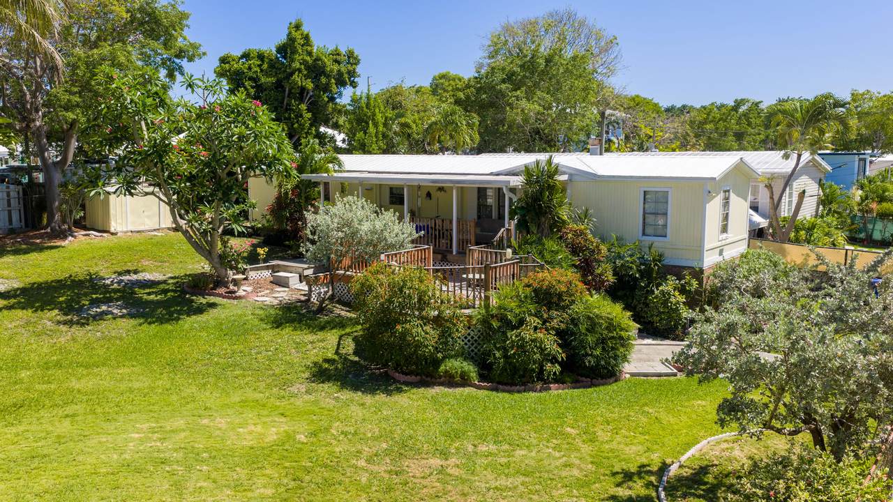 917 Plantation Road - Photo 1