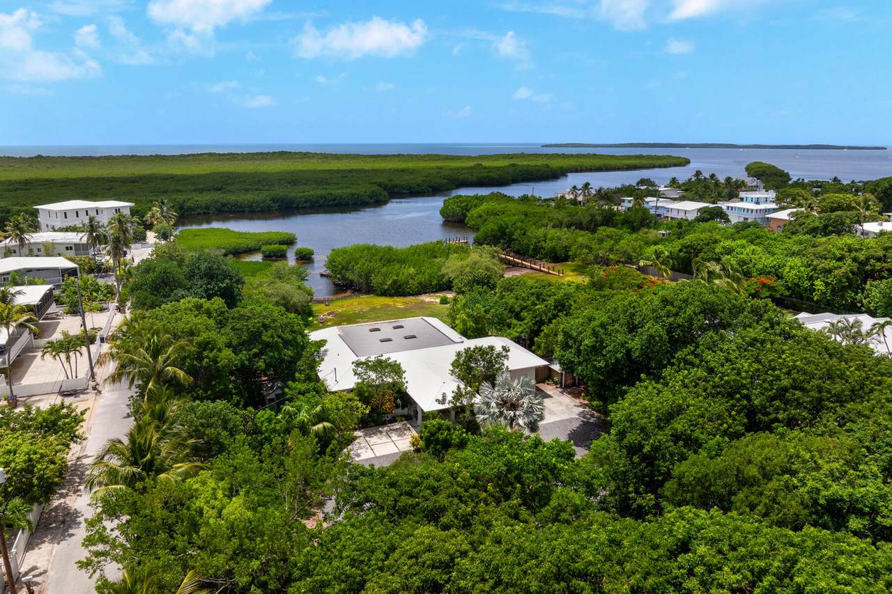 120 Coco Plum Road - Photo 1