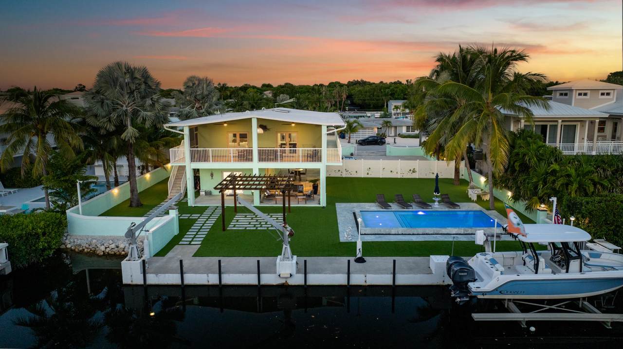 889 Ellen Drive - Photo 1