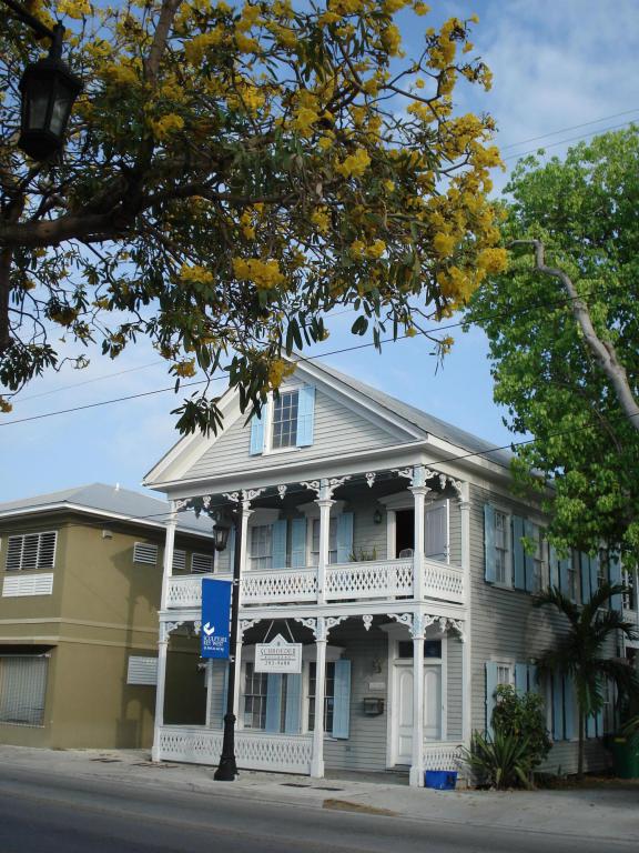 1013 Truman Avenue - Photo 1