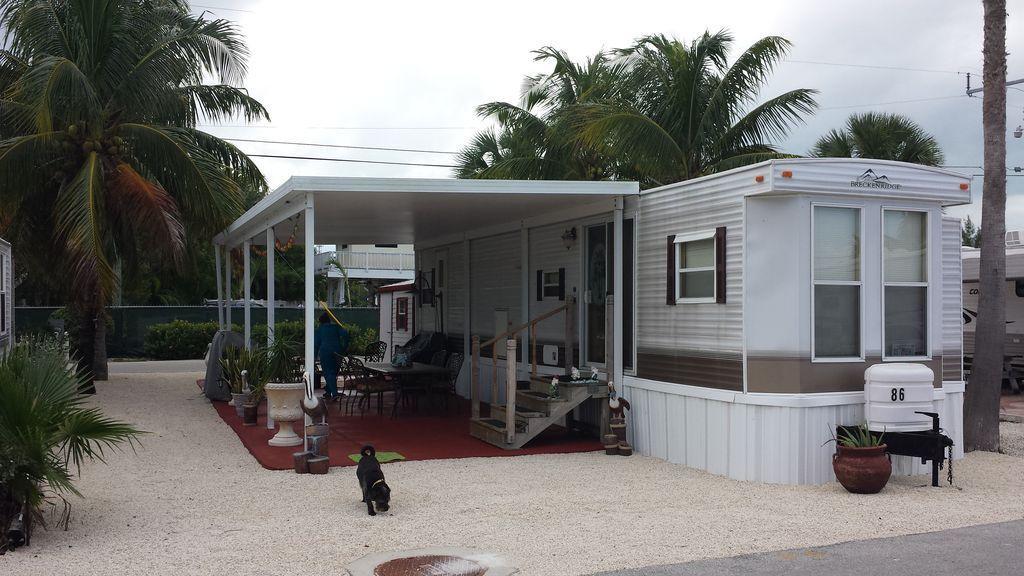 325 Calusa Street - Photo 1