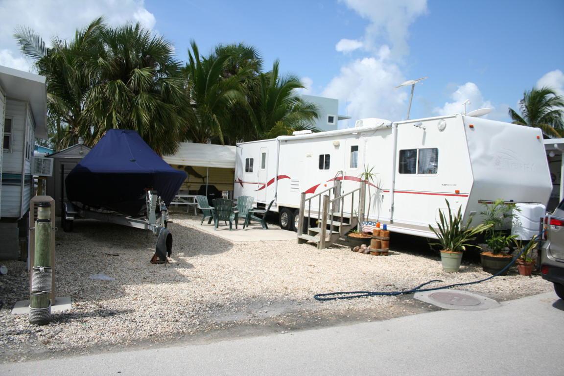 325 Calusa Street - Photo 1