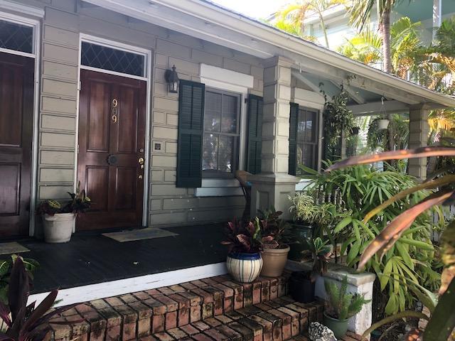 909 United Street - Photo 1