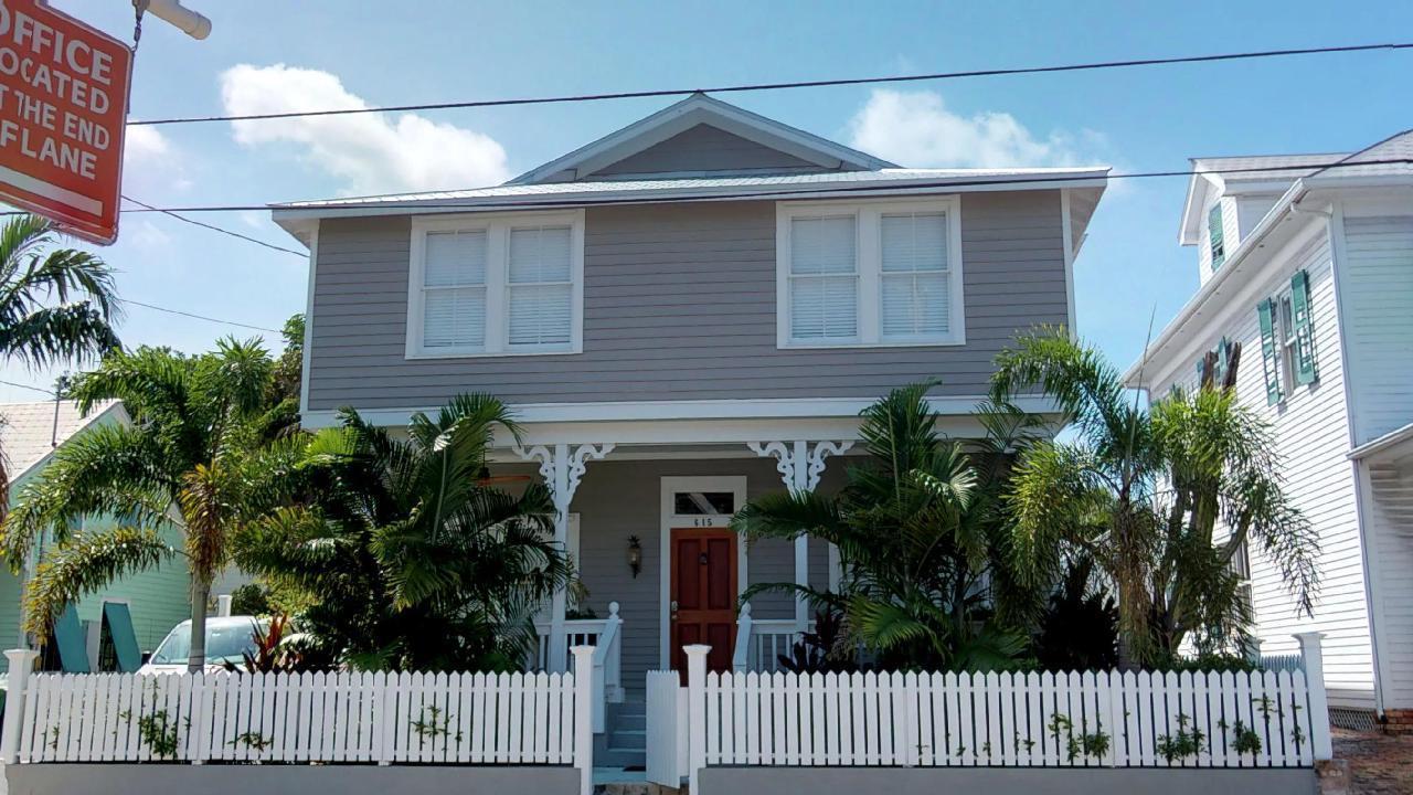 615 Angela Street - Photo 1