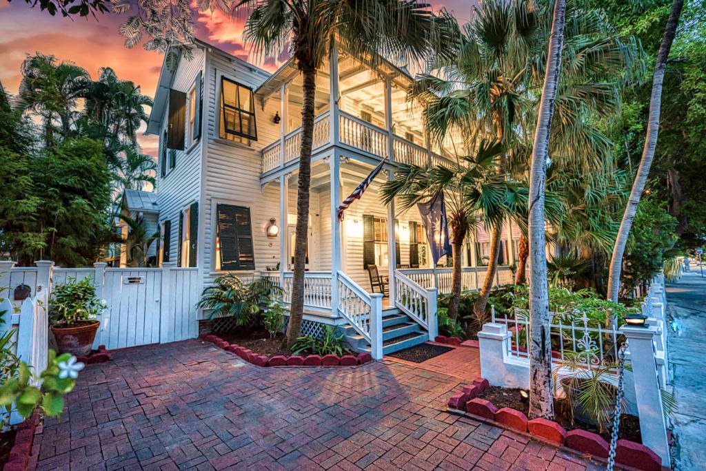 615 Caroline Street - Photo 1