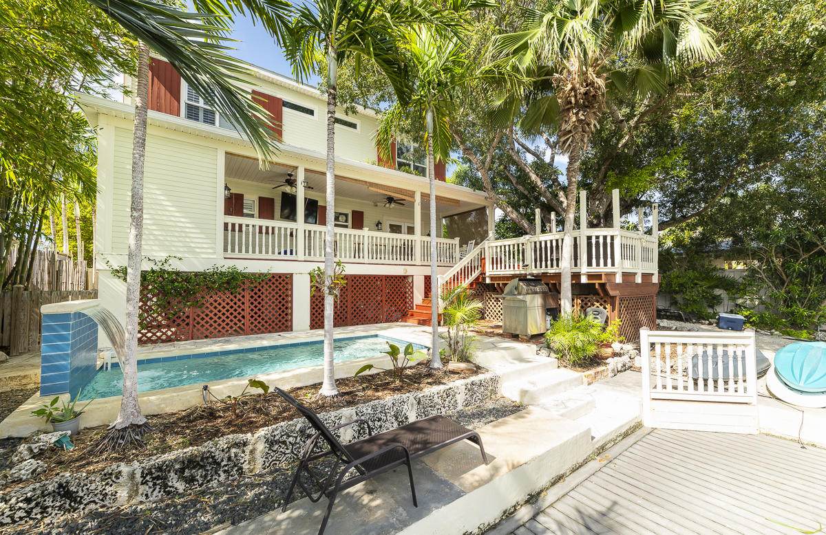 8 Arbutus Drive - Photo 1