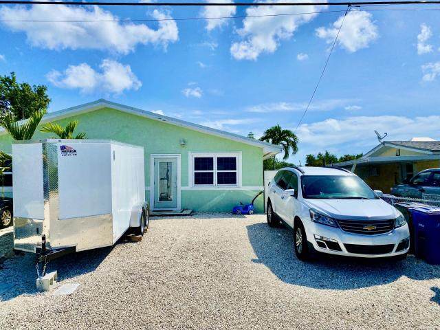 1665 Narcissus Avenue - Photo 1