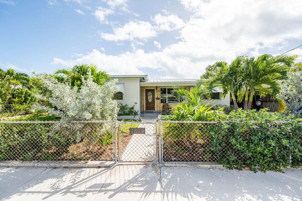 1814 Harris Avenue - Photo 1