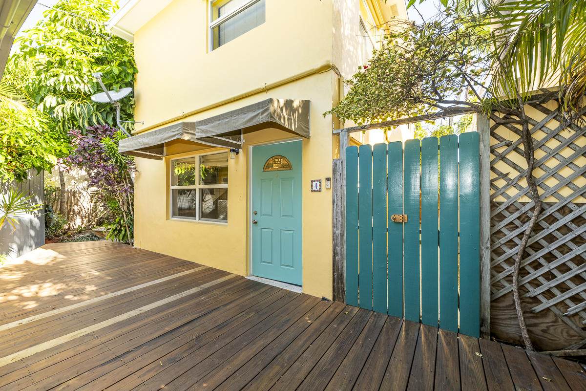 1011 Varela Street - Photo 1