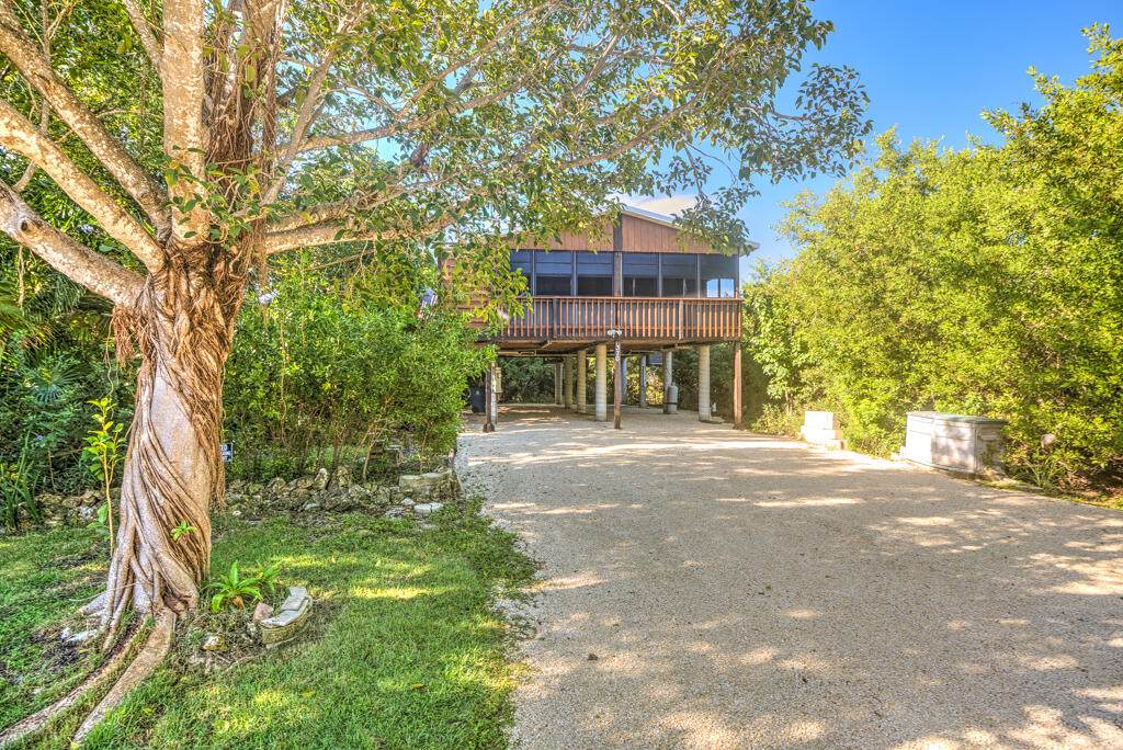 370 Cocoanut Avenue - Photo 1