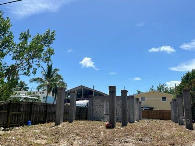 971 Valencia Road - Photo 1