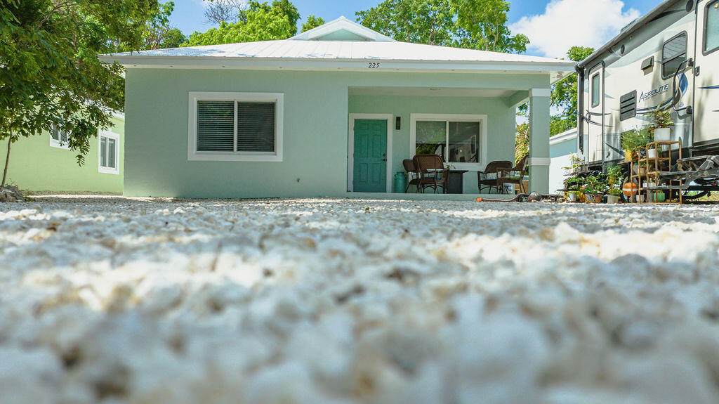 225 Lignumvitae Drive - Photo 1
