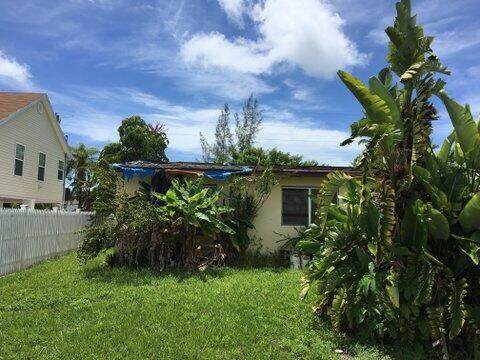 718 Prado Circle - Photo 1