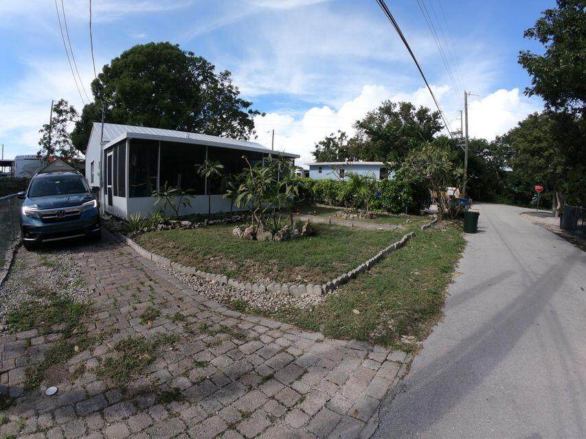 105 Poinciana Drive - Photo 1