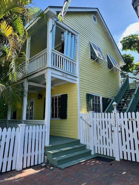 1312 Catherine Street - Photo 1