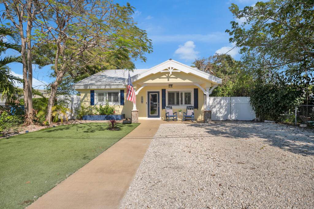 170 Hibiscus Street - Photo 1