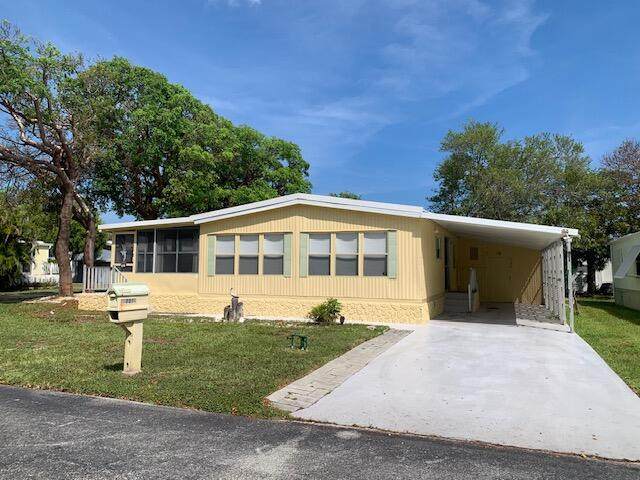 901 Emerald Drive - Photo 1