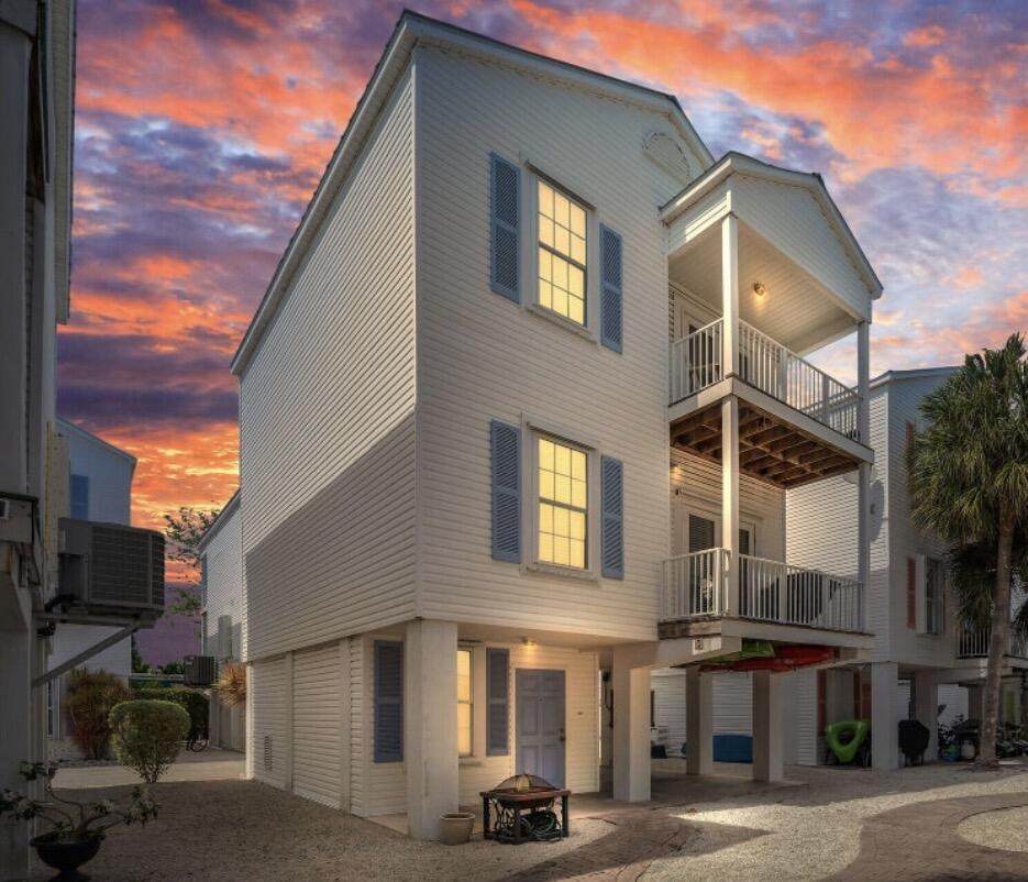 325 25Th Street - Photo 1